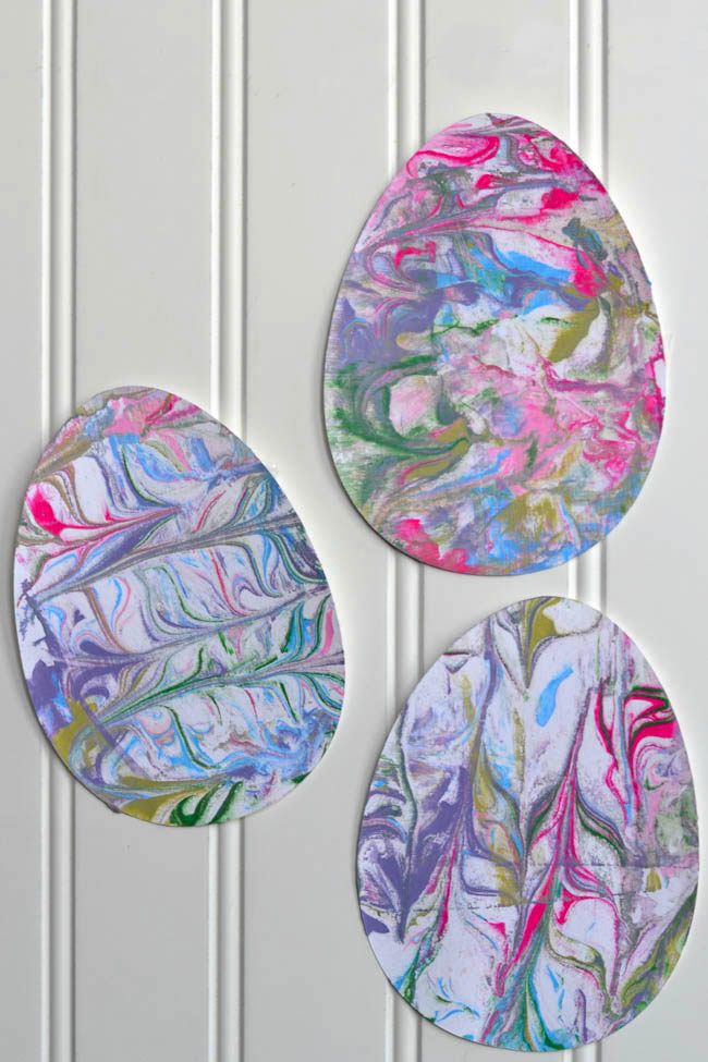 Easy Easter Projects for the Whole Family - Shaving Cream Painted Easter Egg