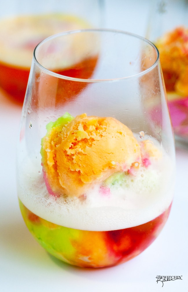A Dozen Party Punch Recipes - Champagne Float